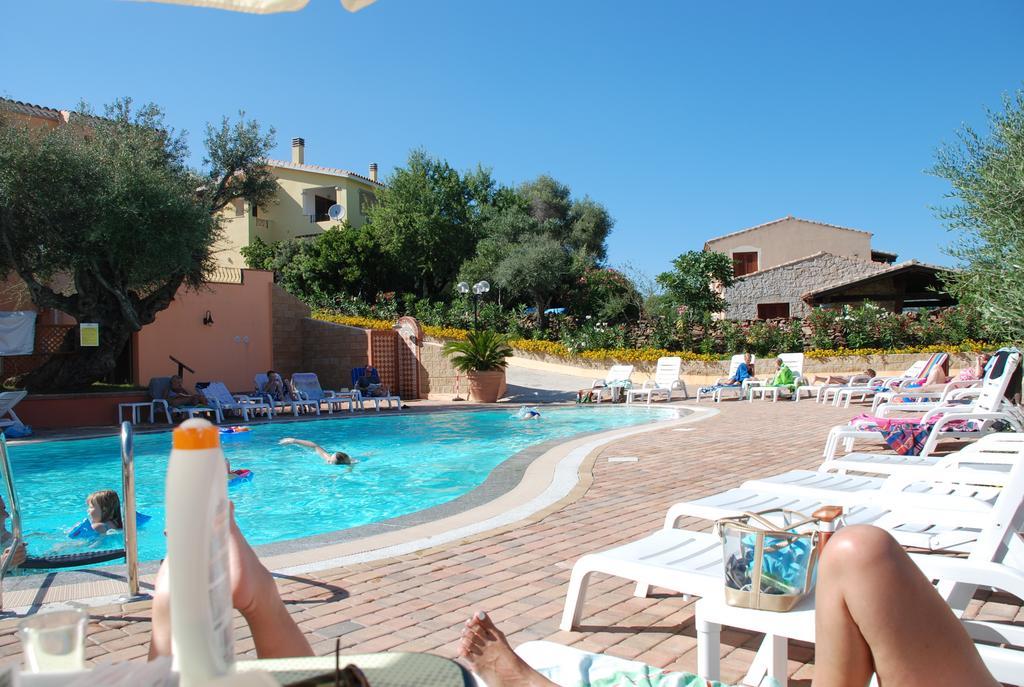 Aparthotel Li Troni Budoni Exterior foto