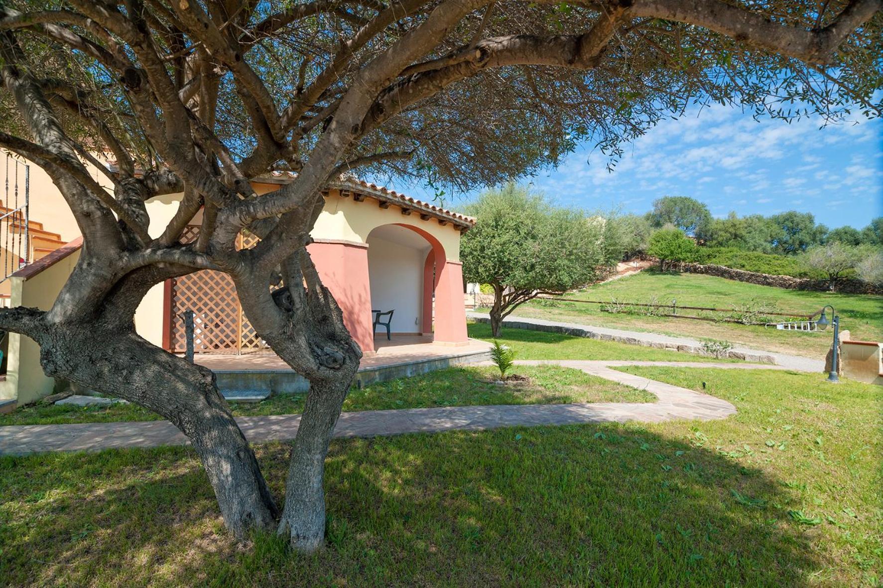 Aparthotel Li Troni Budoni Exterior foto