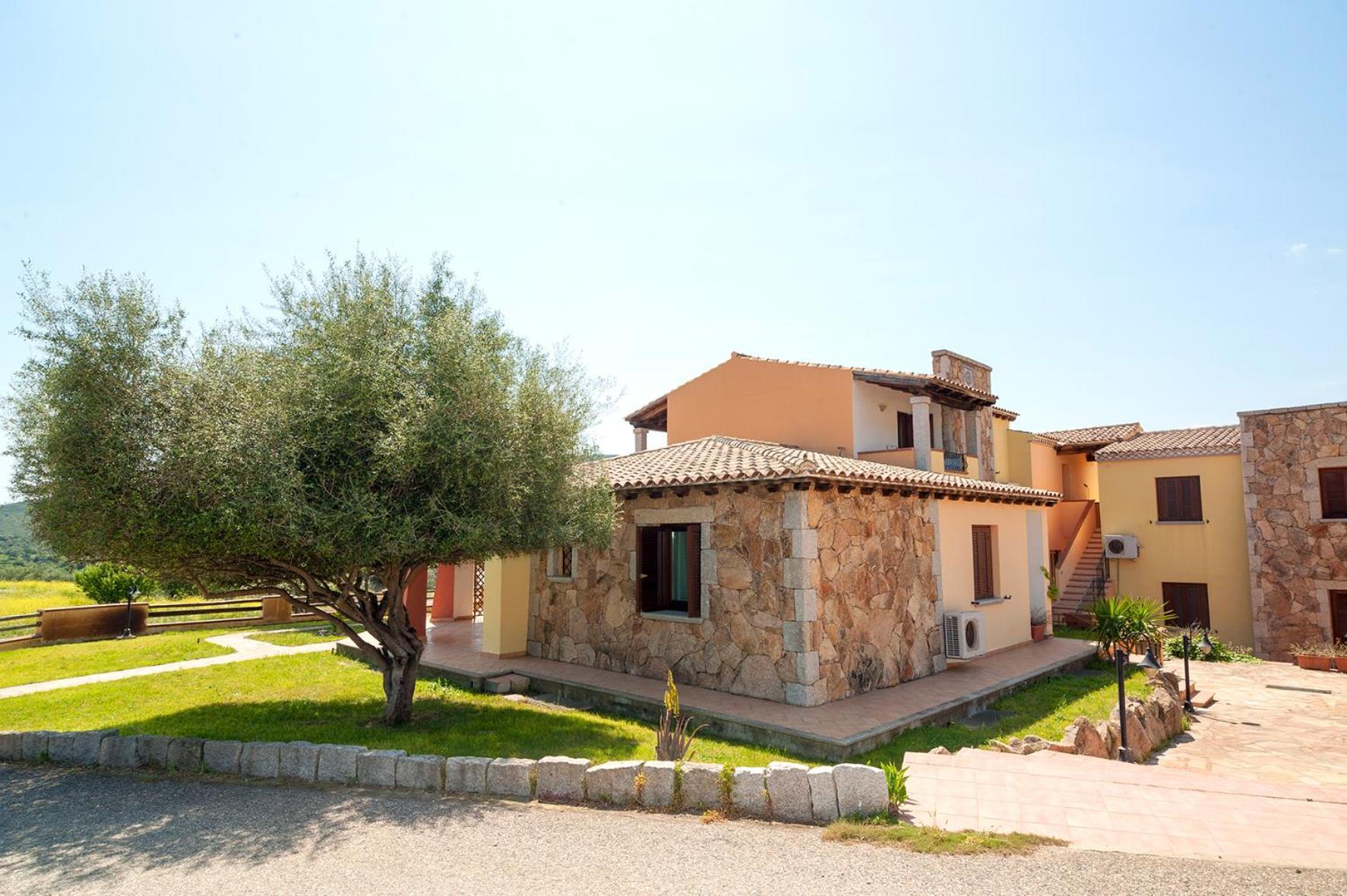 Aparthotel Li Troni Budoni Exterior foto