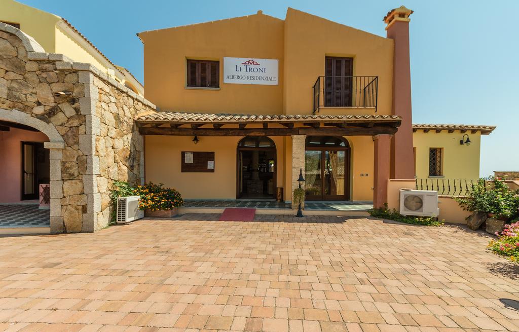 Aparthotel Li Troni Budoni Exterior foto