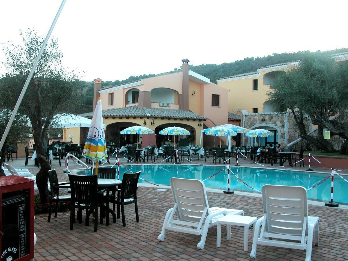 Aparthotel Li Troni Budoni Exterior foto